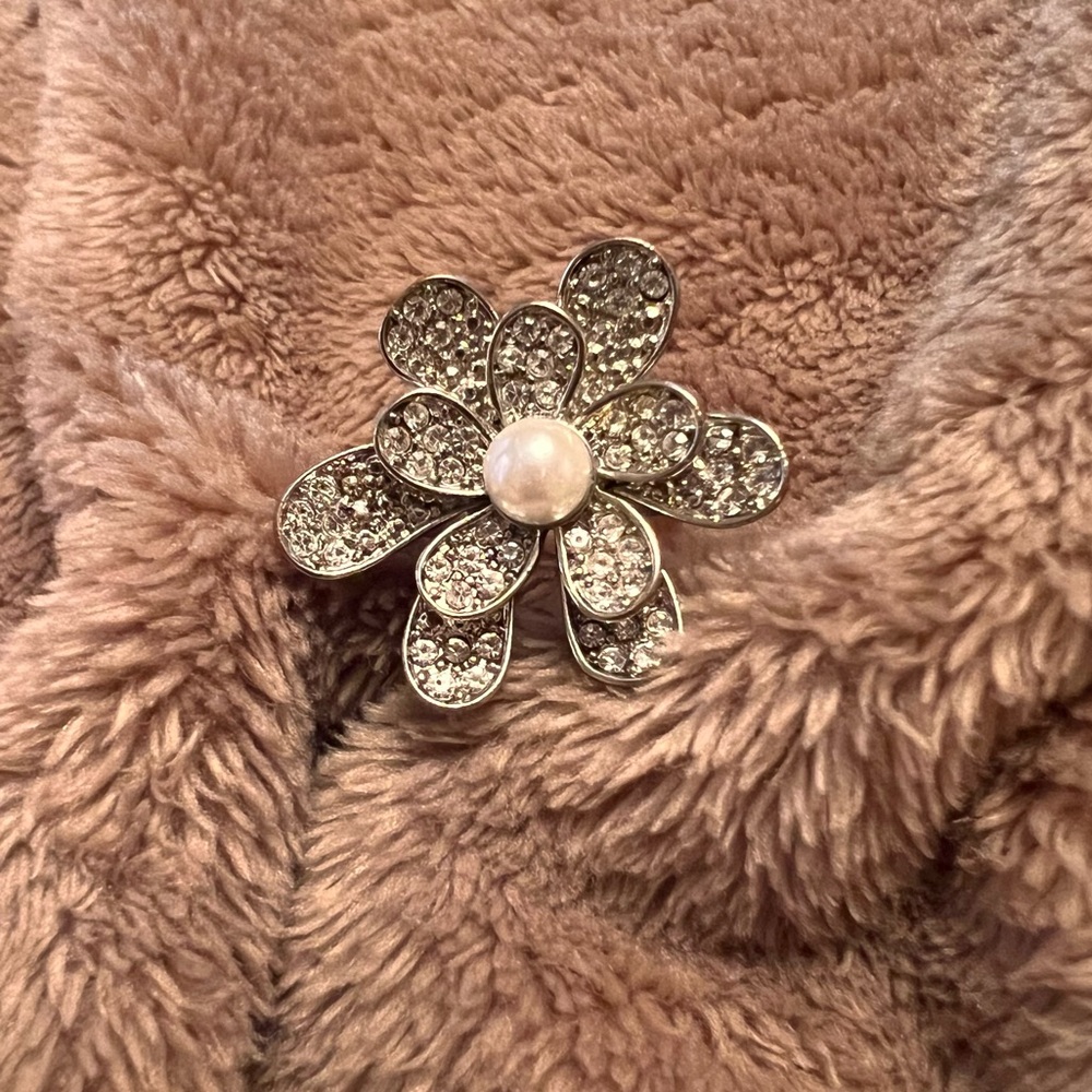 SZ 7 | Chunky Silver Crystal Flower Ring with White Pearl